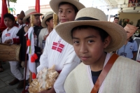 Sábado 29 de noviembre del 2014. Teopisca. Los jóvenes de Santo Tomas Oxchuc interpretan las danzas tradicionales de su comunidad durante la realización del Festival Maya-Zoque-Chiapaneca el cual es organizado por el CELALI con la participación de más de 