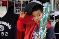 Domingo 4 de diciembre del 2016. Tuxtla Gutiérrez. La venta de figuras de yeso de imágenes religiosas se incrementa durante la temporada de fin de año