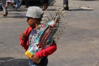 Domingo 4 de diciembre del 2016. Tuxtla Gutiérrez. La venta de figuras de yeso de imágenes religiosas se incrementa durante la temporada de fin de año