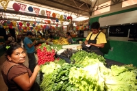 Jueves 2 de agosto del 2012. Tuxtla Gutiérrez, Chiapas. Locatarios del mercado del centro celebran este día con austeridad contrastando con los festejos de años pasados donde la asistencia de las autoridades municipales y estatales fuera obligada.