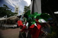 Martes 31 de agosto. La ciudad de Tuxtla continua vistiéndose con los colores patrios al empezar a acercarse las fechas conmemorativas de septiembre.