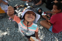 20230627. Tuxtla. Migrantes Venezolanos pernoctan en el Parque del 5 de Mayo.