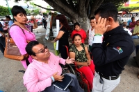 Miércoles 10 de septiembre del 2014. Tuxtla Gutiérrez. La agrupación de minusválidos de Chiapas esperan con paciencia en la plaza central la atención de las autoridades estatales para el cumplimiento de sus demandas de trabajo.