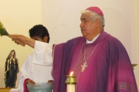 Domingo 10 de abril. Monseñor rogelio Cabrera durante su homilia de esta domingo.
