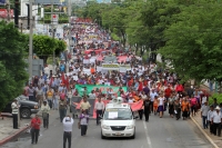 Domingo primero de septiembre del 2013. Tuxtla Gutiérrez. Maestros, padres de familia, alumnos y organizaciones sociales marchan en contra de las reformas del estado mexicano.