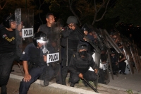 Sábado 29 de junio del 2013. Tuxtla Gutiérrez, Chiapas. Policía se enfrenta con el bloque magisterial.