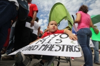 Domingo 22 de septiembre del 2013.Tuxtla Gutiérrez. Padres de familia y alumnos de varias escuelas se manifiestan esta mañana a favor de la lucha magisterial en la capital de Chiapas.