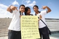 Domingo 22 de septiembre del 2013.Tuxtla Gutiérrez. Padres de familia y alumnos de varias escuelas se manifiestan esta mañana a favor de la lucha magisterial en la capital de Chiapas.
