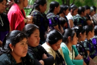 25 de noviembre del 2018. Tuxtla Gutiérrez. Las mujeres desplazadas de los grupos de indí­genas desalojados durante el último informe de gobierno de Chiapas descansan en las instalaciones de la Escuela Normal Rural Mactumatza.
