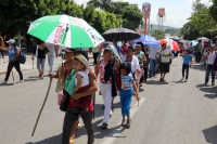 Jueves 26 de septiembre del 2013. Tuxtla Gutiérrez. Militantes de las diferentes agrupaciones regionales del MOCRI marchan desde la Fuente de la Diana hacia el centro de la capital de Chiapas.