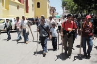 Jueves 7 de abril. Campesinos de diferentes organizaciones sociales se manifiestan en la ciudad de San Cristóbal de las Casas por el desalojo de los manifestantes que se mantenían en huelga de hambre en las entradas del edificio del gobierno estatal quien