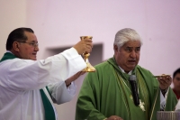 Rogelio Cabrera, arzobispo de Tuxtla Gutiérrez, dedica su mensaje domincal a los comunicadores católicos y comparte unos momentos con los medios de comunicación al celebrar su cumpleaños.