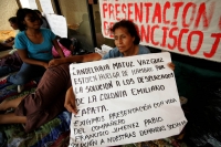 Familiares de los presos del MOCRI continúan esta tarde en huelga de hambre en la entrada del edificio de gobierno de Chiapas para exigir a las autoridades la liberación de los Detenidos de Conciencia