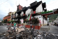 Lunes 1 de octubre del 2012. Motozintla, Chiapas. Aspectos de la violencia en esta comunidad de la zona sierra de Chiapas durante este fin de semana cuando personas inconformes incendiaron el edificio de la administración municipal, la Casa de la Cultura, Lunes 1 de octubre del 2012. Motozintla, Chiapas. Aspectos de la violencia en esta comunidad de la zona sierra de Chiapas durante este fin de semana cuando personas inconformes incendiaron el edificio de la administración municipal, la Casa de la Cultura,