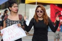 Miércoles 19 de octubre del 2016. Tuxtla Gutiérrez. Grupos feministas se manifiestan esta tarde dentro de las actividades del Paro Nacional de Mujeres buscando justicia para las víctimas de transfeminicidios y feminicidios en México
