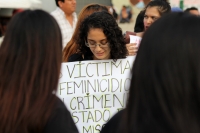 Miércoles 19 de octubre del 2016. Tuxtla Gutiérrez. Grupos feministas se manifiestan esta tarde dentro de las actividades del Paro Nacional de Mujeres buscando justicia para las víctimas de transfeminicidios y feminicidios en México