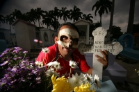 Lunes 25 de octubre. El artista multi-disciplinario Juan Alberto Villanueva prepara el espectáculo de día de muertos que presenta año con año en el panteón de la ciudad de Chiapa de Corzo para este día primero de noviembre donde realizara una procesión de