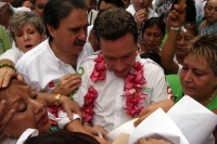 Martes 19 de junio del 2012. Tuxtla Gutiérrez, Chiapas. Emilio Gamboa Patron, líder de la CNOP del PRI acompaña a Manuel el Huero Velazco candidato a la gubernatura del estado de Chiapas por el PV-PRI-PANAL durante los mítines de proselitismo que realizar