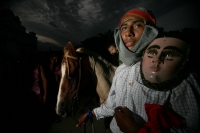 Lunes 9 de agosto, Chiapa de Corzo. Los Naguares y Alférez, recorren a caballo el antiguo camposanto de la ciudad de Chiapa de Corzo a un costado del convento de Chiapa de Corzo donde realizan este tradicional recorrido durante las celebraciones de Santo 