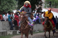Lunes 8 de agosto del 2016. Chiapa de Corzo. Durante las celebraciones patronales de Santo Domingo se realiza el recorrido de Alférez y Naguares en el antiguo camposanto de la comunidad de Chiapa de Corzo quienes durante la tarde cabalgan en grupos golpea
