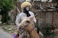 Lunes 8 de agosto del 2016. Chiapa de Corzo. Durante las celebraciones patronales de Santo Domingo se realiza el recorrido de Alférez y Naguares en el antiguo camposanto de la comunidad de Chiapa de Corzo quienes durante la tarde cabalgan en grupos golpea