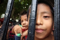 Sábado 28 de junio del 2014. Tuxtla Gutiérrez. En un kiosco en las cercanías de la Catedral de San Marcos.