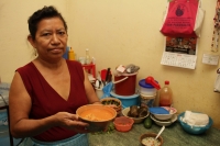 Sábado 21 de febrero del 2015. Tuxtla Gutiérrez. Ninguijuti y tamales de cuchunuc. El Ninguijuti es una de las pocas comidas prehispánicas que aún son preparadas por algunas familias de conservan sus costumbres la región indígena zoque en Chiapas.  Doña C