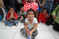 Miércoles 29 de abril del 2015. Tuxtla Gutiérrez. Los niños del Centro de Alta Especialidad, Hospital Pediátrico de Chiapas, reciben la visita de héroes anónimos quienes les llevan regalos y diversión celebrando a los enfermitos por el Día de Niño.