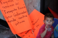 Lunes 4 de noviembre del 2017. Tuxtla Gutiérrez. Niños especiales piden la reposición de las terapias fí­sicas durante las protestas de esta mañana en el congreso local.