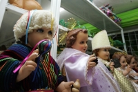 Martes 4 de enero. Las figuras del Niño Dios, son vestidas con trajes dedicados a las fiestas de epifanía y en algunas ocasiones con los trajes regionales aprovechando la riqueza de la etnias del estado de Chiapas.