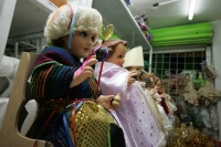 Martes 4 de enero. Las figuras del Niño Dios, son vestidas con trajes dedicados a las fiestas de epifanía y en algunas ocasiones con los trajes regionales aprovechando la riqueza de la etnias del estado de Chiapas.