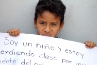 Martes 12 de mayo del 2015. Tuxtla Gutiérrez. Pobladores de las comunidades de Mezcalapa continúan protestando en las entradas del edificio de la administración estatal.