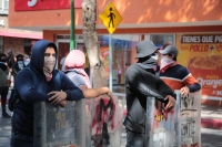 20231206. Tuxtla. Continúan los enfrentamientos entre la policía y los normalistas de la ENR Mactumatza.
