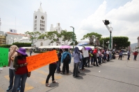 Martes 19 de agosto del 2014. Tuxtla Gutiérrez. Estudiantes normalistas cierran el cruce de la Avenida y Calle Central para exigir plazas esta mañana en la capital del estado de Chiapas.