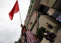 Lunes 1 de septiembre del 2014. Tuxtla Gutiérrez. Normalistas y organizaciones sociales marchan este medio dÃa en las Avenida Central para exigir que sea cubierta la demanda de plazas de trabajo en Chiapas. Lunes 1 de septiembre del 2014. Tuxtla Gutiérrez. Normalistas y organizaciones sociales marchan este medio dÃa en las Avenida Central para exigir que sea cubierta la demanda de plazas de trabajo en Chiapas.