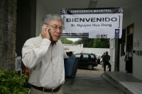 Nyugen Huu Dong, coordinador general de Proyectos de Asistencia electoral y Cultura Democrática de la ONU llega a Chiapas, donde dicta una conferencia magistral como parte de los preparativos de las próximas elecciones del mes de julio.