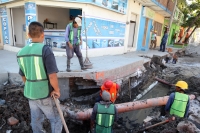 Martes 28 de enero del 2014. Tuxtla Gutiérrez. Las molestias ocasionadas por la lentitud y abandono de las obras del a 15 oriente continua ocasionando molestias a los habitantes del barrio del panteón de esta ciudad.