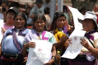 Grupos de activistas y de organizaciones sociales, se manifiestan en San Cristóbal de las Casas y en Tuxtla Gutiérrez para iniciar la visita de observadores de derechos humanos en los penales de Chiapas, donde intentaran localizar a los presos de concienc