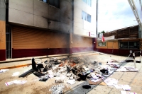 Miércoles 3 de junio del 2015. Tuxtla Gutiérrez. El movimiento magisterial en Chiapas continua con las jornadas de protesta en la capital de este estado del sureste de México, incendiando las oficinas distritales número 6 y 9 del Instituto Nacional Electo