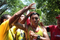 Domingo 25 de agosto del 2019. Tuxtla Gutiérrez. Don Oscar de los Santos corre por 24 horas seguidas durante su ejercicio de preparación en Parque Recreativo Caña Hueca