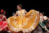 Viernes 3 de julio del 2013. Tuxtla Gutiérrez. Durante el festival de danza folclórica se presenta el grupo Ollin Yoliztli de Nuevo León esta noche en el Teatro de la Ciudad Emilio Rabasa en la capital del estado de Chiapas.
