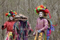 Domingo 20 de marzo del 2016. Ocosocuautla de Espinosa. Encuentro Zoque del Nuevo Sol. Los danzantes y músicos de la etnia Zoque de la depresión central del estado de Chiapas se reúnen este medio día en la zona arqueológica conocida como Cerro Ombligo con