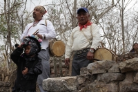 Domingo 20 de marzo del 2016. Ocosocuautla de Espinosa. Encuentro Zoque del Nuevo Sol. Los danzantes y músicos de la etnia Zoque de la depresión central del estado de Chiapas se reúnen este medio día en la zona arqueológica conocida como Cerro Ombligo con