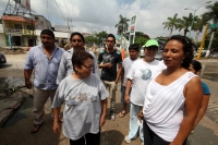 Lunes 16 de junio del 2014. Tuxtla Gutiérrez. Habitantes de las cercanÃas de la 13 oriente y Avenida Central hablan sobre las afectaciones sufridas durante 7 meses que las obras de reconstrucción fueran iniciadas con lo que comercios y casas habitación pe Lunes 16 de junio del 2014. Tuxtla Gutiérrez. Habitantes de las cercanÃas de la 13 oriente y Avenida Central hablan sobre las afectaciones sufridas durante 7 meses que las obras de reconstrucción fueran iniciadas con lo que comercios y casas habitación pe