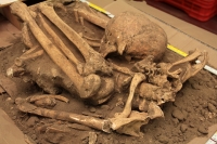 Martes 3 de abril del 2018. Tuxtla Gutiérrez. Arqueologos del INAH estudian los entierros prehispánicos que han sido encontrados en pleno centro de la ciudad de Chiapa de Corzo donde se encontró asentado el grupo indí­gena Chiapaneca. Estos restos huma