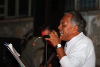 Jueves 13 de noviembre del 2014. Tuxtla Gutiérrez, Octopus, banda de rock tocando afuera del Centro Social Teatro Francisco I. Madero.