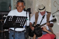 Jueves 13 de noviembre del 2014. Tuxtla Gutiérrez, Octopus, banda de rock tocando afuera del Centro Social Teatro Francisco I. Madero.