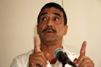 Martes 4 de agosto del 2015. Tuxtla Gutiérrez. Paco Rojas Toledo, ex candidato del PAN a la presidencia de la capital del estado de Chiapas, habla en conferencia de prensa sobre la demanda que le interpondrán los partidos Verde y PRI y afirma que no se am