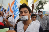 Viernes 24 de julio del 2015. Tuxtla Gutiérrez. Francisco Rojas Toledo, aspirante al ayuntamiento de la Capital del estado de Chiapas por el partido Acción Nacional durante la manifestación de esta tarde acompañado de perredistas y militantes de MORENA de