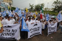 Viernes 24 de julio del 2015. Tuxtla Gutiérrez. Francisco Rojas Toledo, aspirante al ayuntamiento de la Capital del estado de Chiapas por el partido Acción Nacional durante la manifestación de esta tarde acompañado de perredistas y militantes de MORENA de Viernes 24 de julio del 2015. Tuxtla Gutiérrez. Francisco Rojas Toledo, aspirante al ayuntamiento de la Capital del estado de Chiapas por el partido Acción Nacional durante la manifestación de esta tarde acompañado de perredistas y militantes de MORENA de